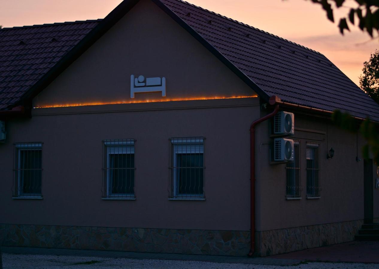 R.Gold Apartman Makó 外观 照片